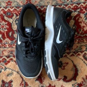 Black nike sneakers